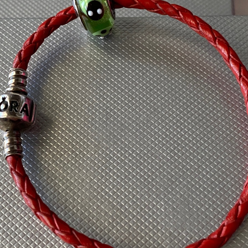 Pandora Leather Bracelet / pendant is Not included
